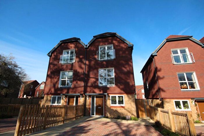 3 Bedroom Town House To Rent In King Edward Road, RH13