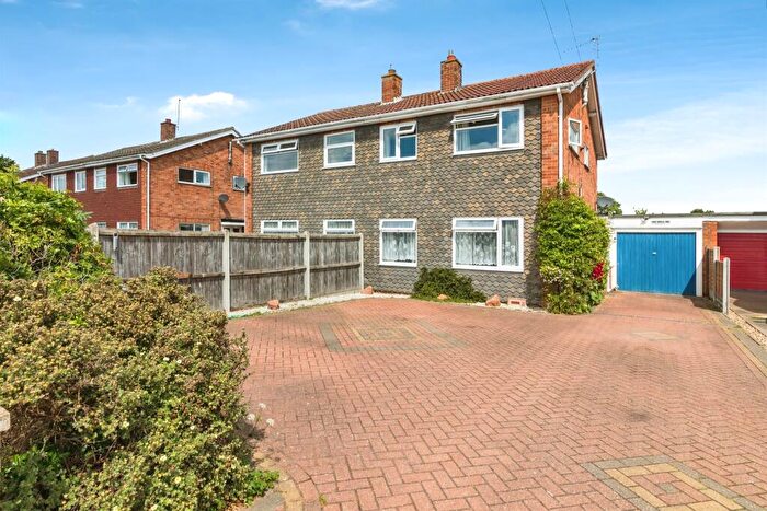 3 Bedroom Semi-Detached House For Sale In Dell Road, Lowestoft, NR33