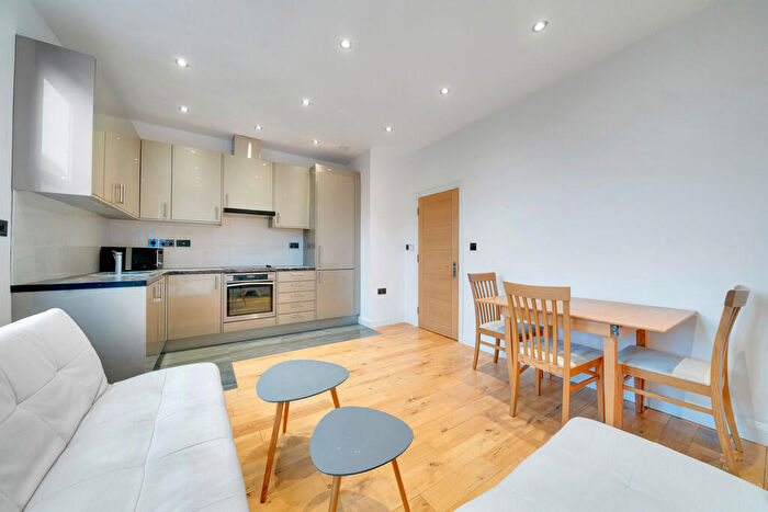 2 Bedroom Apartment To Rent In Fieldgate Street, E1
