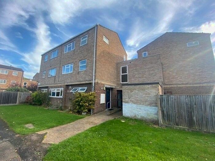 2 Bedroom Flat To Rent In York Place, HP21
