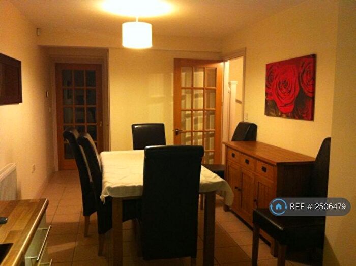 2 Bedroom Detached House To Rent In Victoria Cresent, Manchester, M30