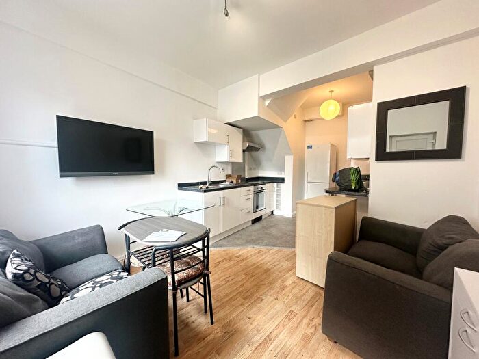 4 Bedroom House To Rent In Alfreton Road, Nottingham, NG7