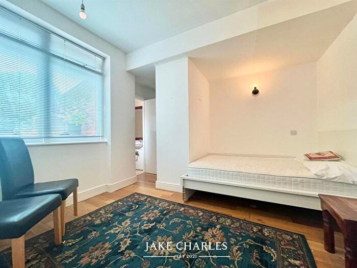 Studio To Rent In Muswell Hill Broadway, Muswell Hill, London, N10