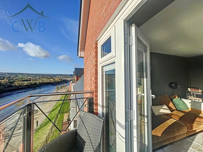 2 Bedroom Flat For Sale In Farleigh Gardens, Wouldham, ME1