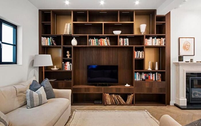 3 Bedroom Mews To Rent In Junction Mews, Paddington, London, W2