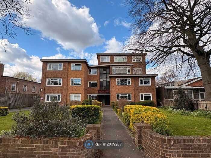 2 Bedroom Flat To Rent In Rectory Road, Beckenham, BR3