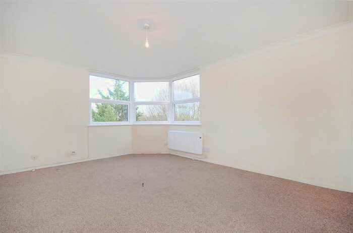1 Bedroom Flat To Rent In Riverside Close, Hanwell, W7