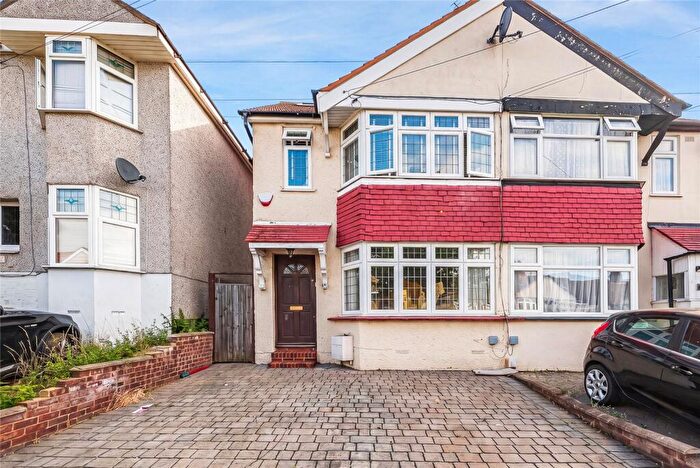 4 Bedroom End Of Terrace House For Sale In Yorkland Avenue, Welling, Kent, DA16