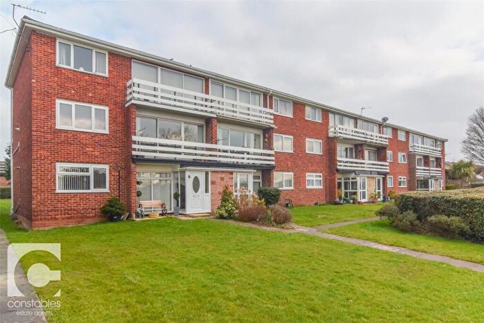 2 Bedroom Apartment To Rent In Dee View Court, Neston, CH64