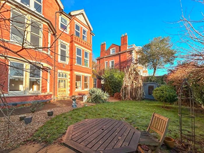 2 Bedroom Terraced House To Rent In Flat, Newcastle Drive, Nottingham, Nottinghamshire, NG7