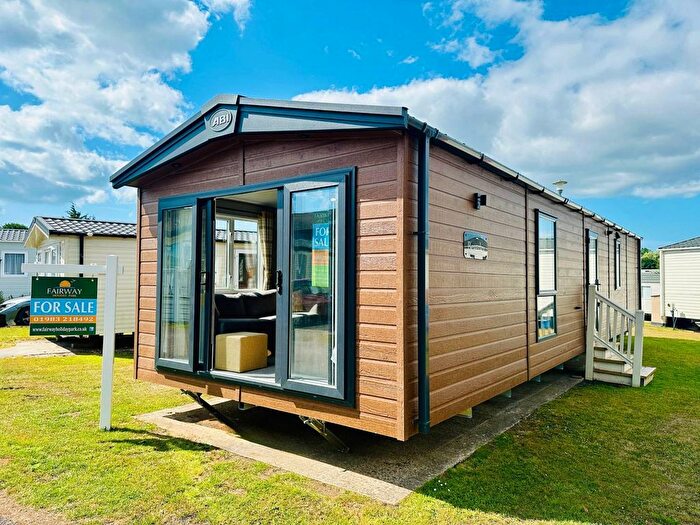 2 Bedroom Mobile/park Home For Sale In The Fairway, Sandown, PO36