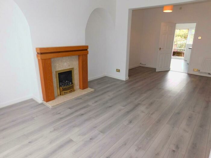 2 Bedroom House To Rent In Haydn Road, L14