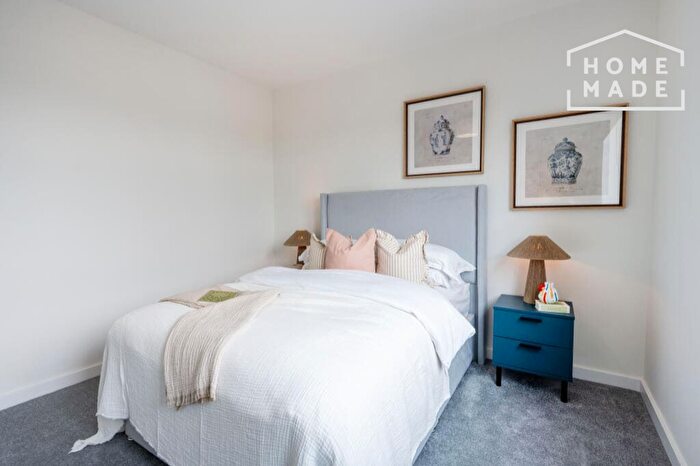 1 Bedroom Flat To Rent In River View, TW18