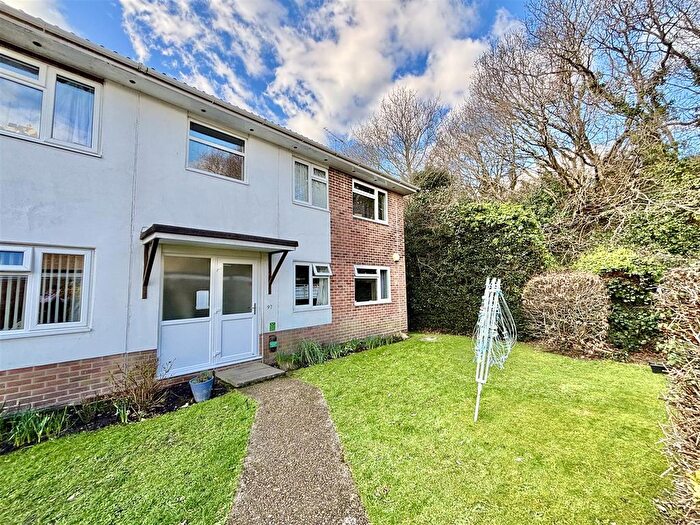 2 Bedroom Flat For Sale In Symes Road, Hamworthy, Poole, BH15