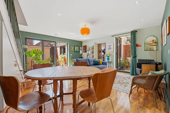 2 Bedroom Maisonette For Sale In Greenbank Road, Greenbank, BS5