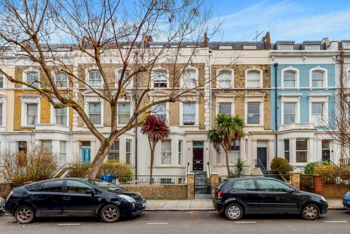 2 Bedroom Flat To Rent In Lancaster Road, London, W11