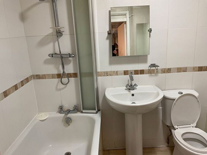 1 Bedroom Flat To Rent In Cable Street, London, E1W