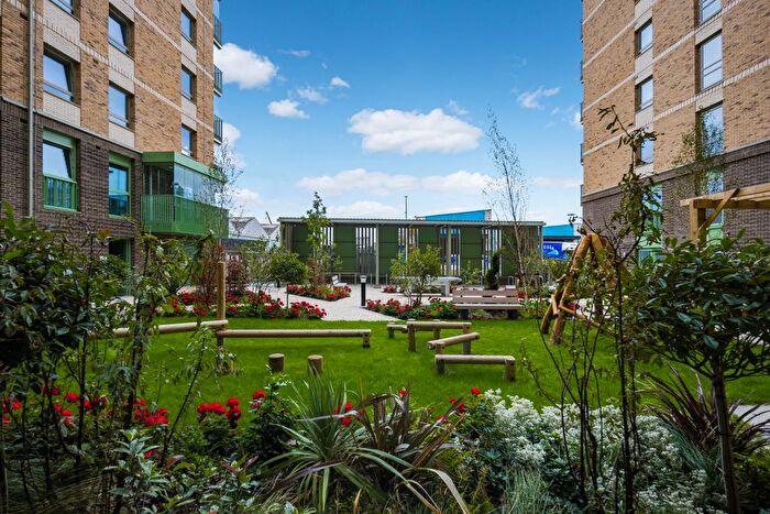 3 Bedroom Flat For Sale In Wray Avenue, London, E16