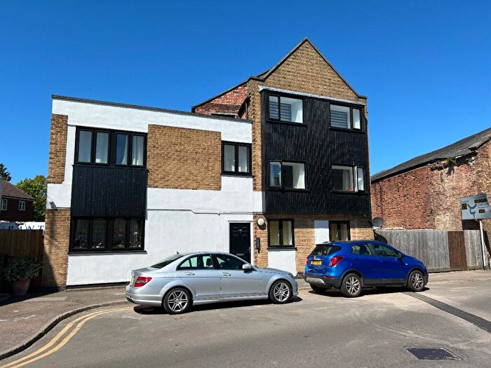 3 Bedroom Flat To Rent In Flat, North Street, Wisbech, PE13