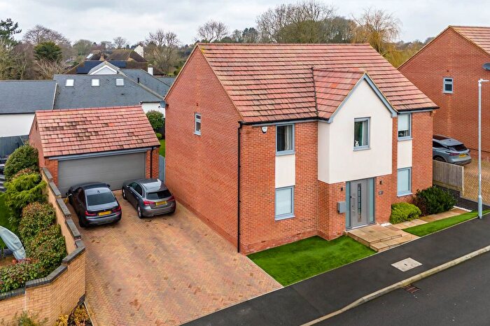 4 Bedroom Detached House For Sale In Cleavers View, Earls Barton, Northampton, NN6