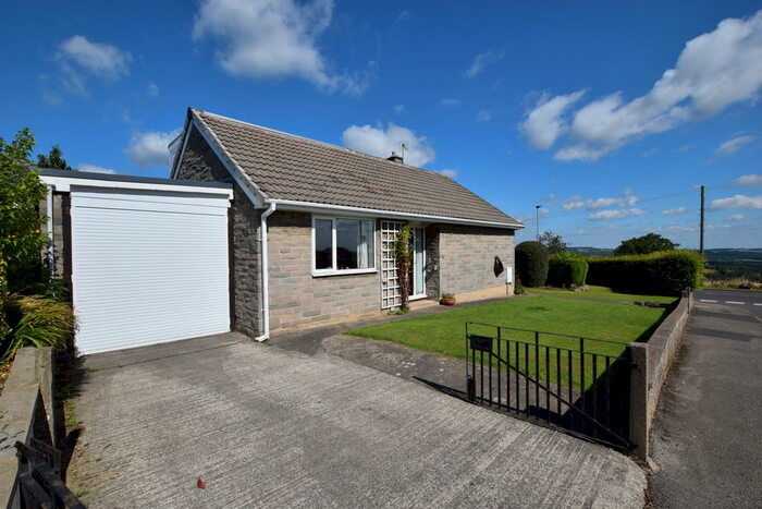 2 Bedroom Detached Bungalow For Sale In Greenside, Hoylandswaine, S36