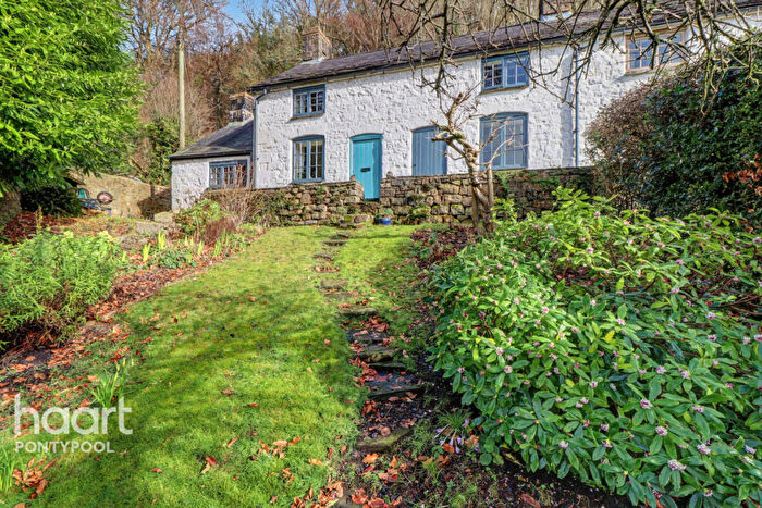 2 Bedroom Cottage For Sale In Forge Row, Pontypool, NP4