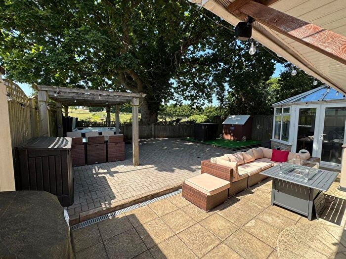 5 Bedroom Semi-Detached House For Sale In Seven Barrows Road, Northmnoor, Wareham, BH20 - Photo 3
