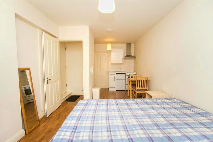 Studio To Rent In Lodge Road, Hendon, London, NW4