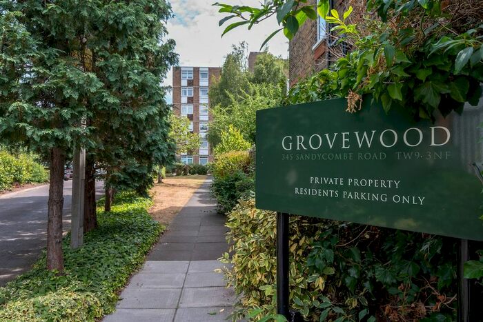 2 Bedroom Flat To Rent In Sandycombe Road, Kew, Richmond, TW9