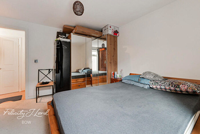 1 Bedroom Apartment For Sale In Locksons Close, London, E14
