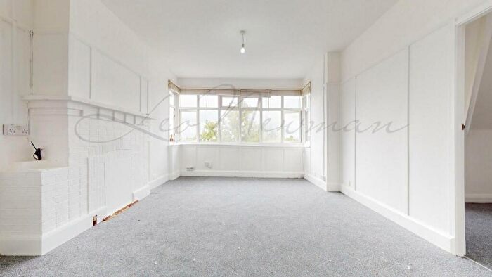 2 Bedroom Flat To Rent In Highfield Avenue, Kingsbury, NW9