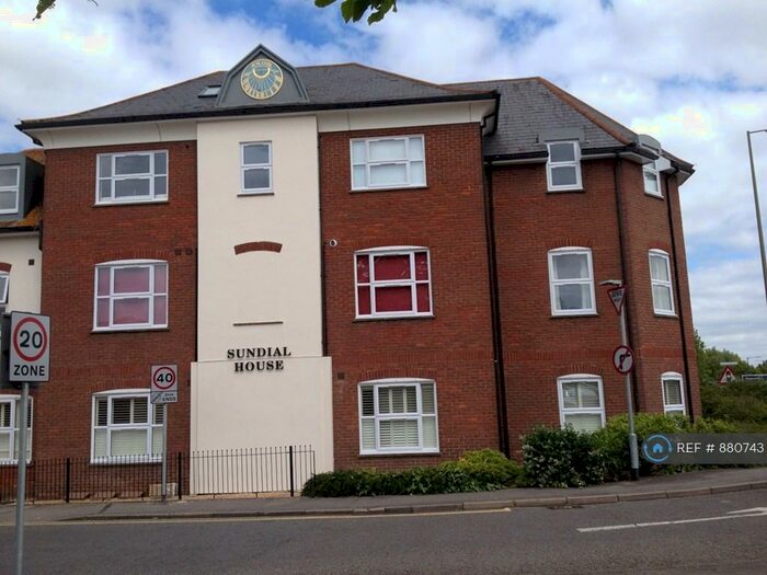 2 Bedroom Flat To Rent In Sundial House, Newbury, RG14