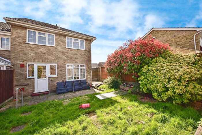 3 Bedroom End Of Terrace House For Sale In Clive Road, Sittingbourne, Kent, ME10