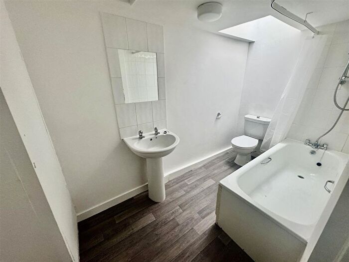 1 Bedroom Flat To Rent In Flat, Waldon Hall, St Lukes Park, Torquay, Devon, TQ2