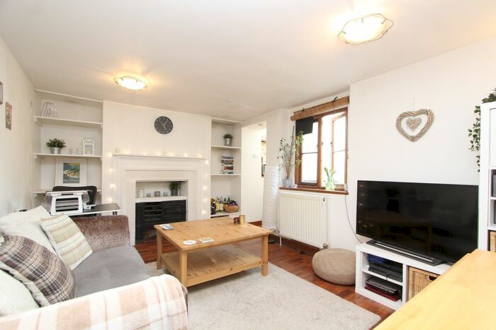 1 Bedroom Flat To Rent In Fortis Green, East Finchley, London, N2