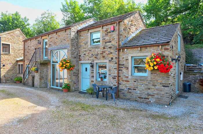 2 Bedroom Barn Conversion To Rent In Garden Terrace, Lothersdale, BD20