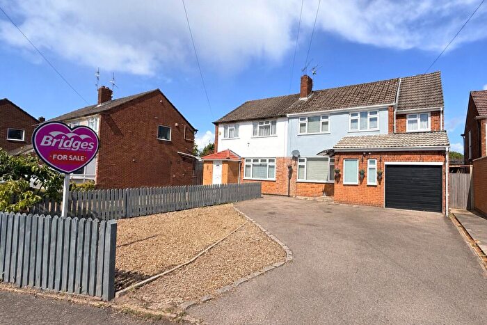 5 Bedroom Semi-Detached House For Sale In Anglesey Avenue, Farnborough, Hampshire, GU14
