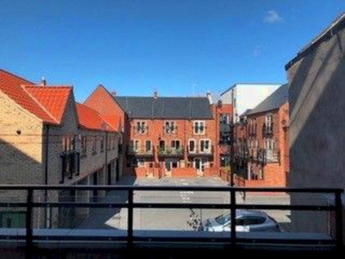 2 Bedroom Flat To Rent In Humber Street, Hull, HU1