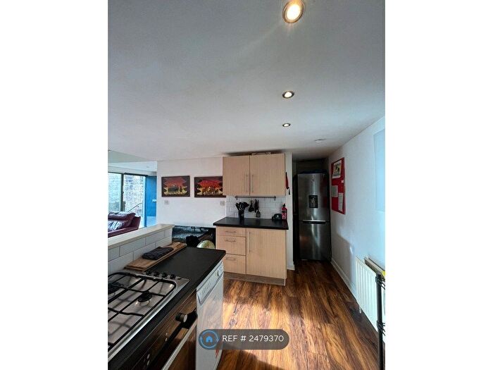 3 Bedroom Semi-Detached House To Rent In School Wynd, Paisley, PA1