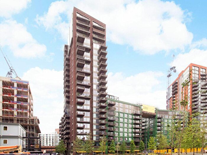 2 Bedroom Flat To Rent In Legacy Building -, SW11