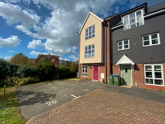 4 Bedroom End Of Terrace House To Rent In Prothero Close, Aylesbury, HP21