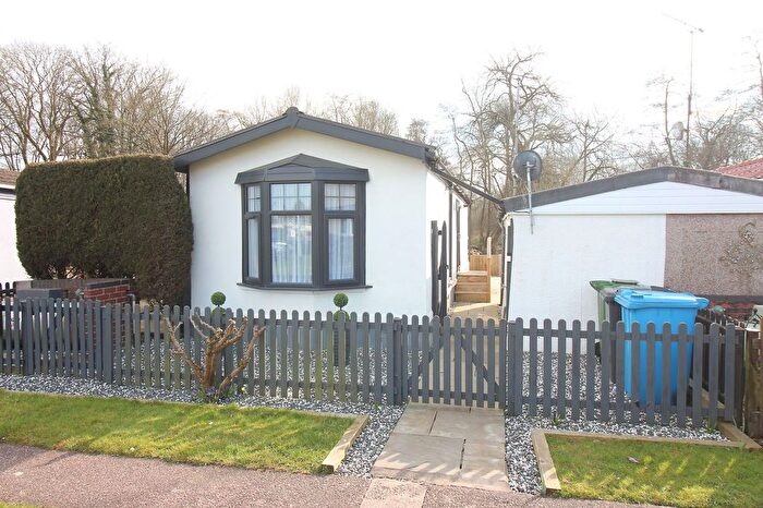 1 Bedroom Mobile/park Home For Sale In Hinksford, Kingswinford, DY6