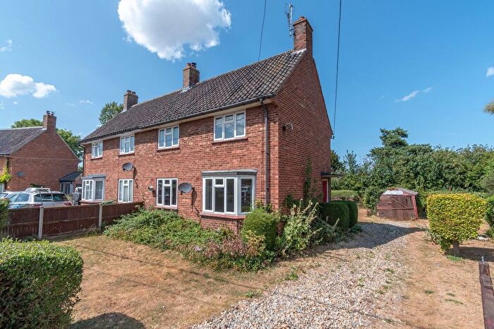 3 Bedroom Semi Detached House For Sale In Queens Close, Blakeney, NR25