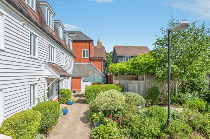 1 Bedroom Flat For Sale In Roche Close, Rochford, Essex, SS4