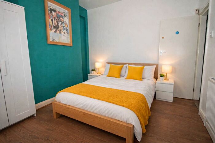 4 Bedroom House To Rent In Coronation Street, Salford, M5