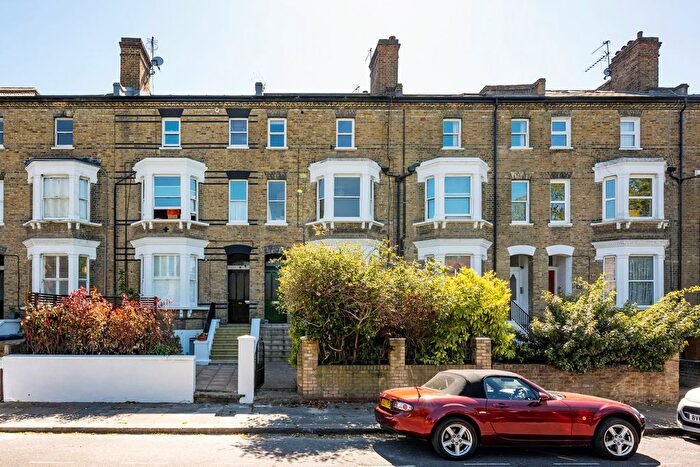 2 Bedroom Flat For Sale In Grange Park, London, W5