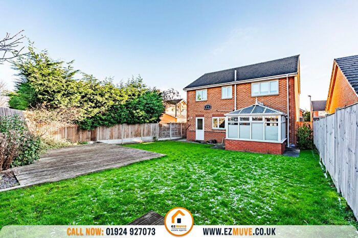 4 Bedroom Detached House For Sale In Waring Way, Dewsbury, WF12