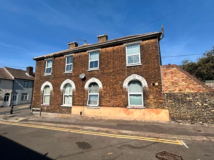 2 Bedroom Flat To Rent In Bryant Road, Rochester, Kent., ME2