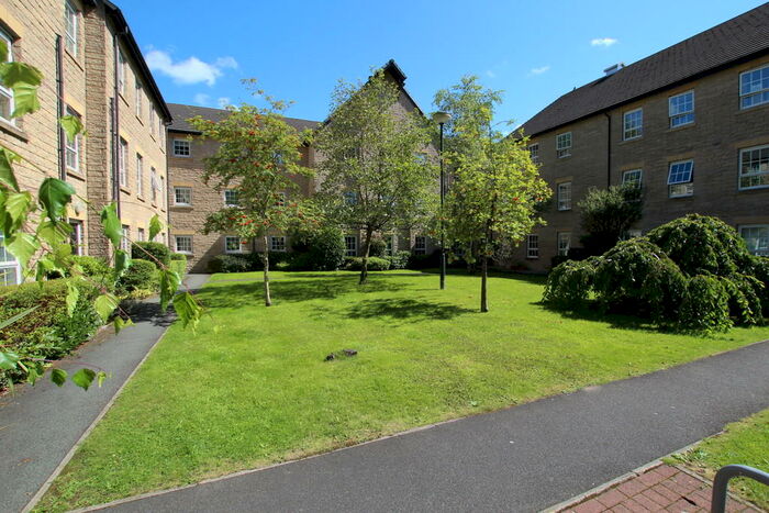 2 Bedroom Apartment To Rent In Gale Close, Littleborough, OL15