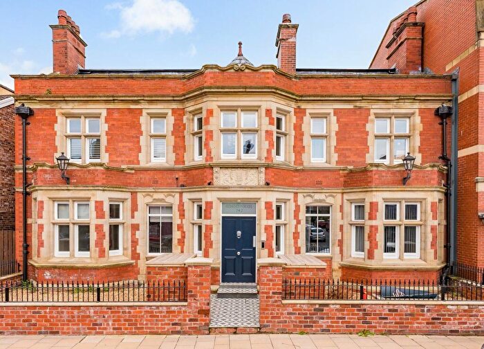 2 Bedroom Flat To Rent In Wilmslow Road, Manchester, Greater Manchester, M20